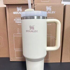 Stanley 40oz Flowstate Tumbler